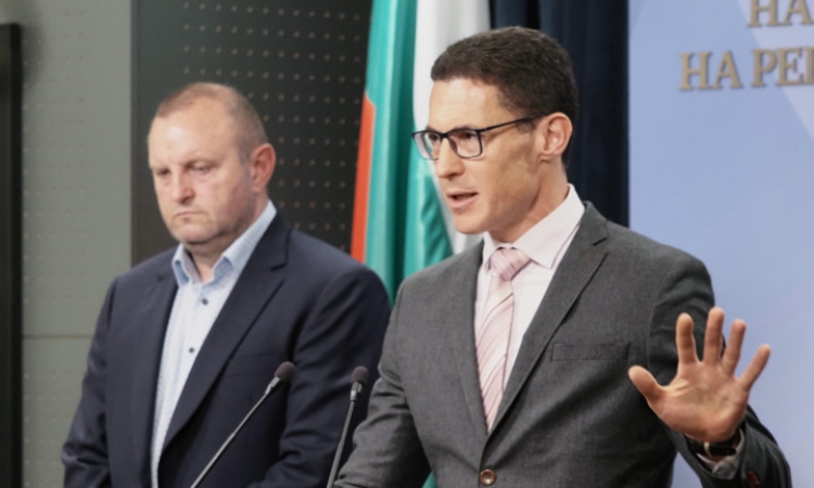Управляващите оттеглят външния дълг, засега